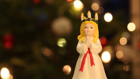 Lucia neidot ja perinteiset joululaulut Koikkalan kirkossa