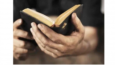 Hetki sanan äärellä